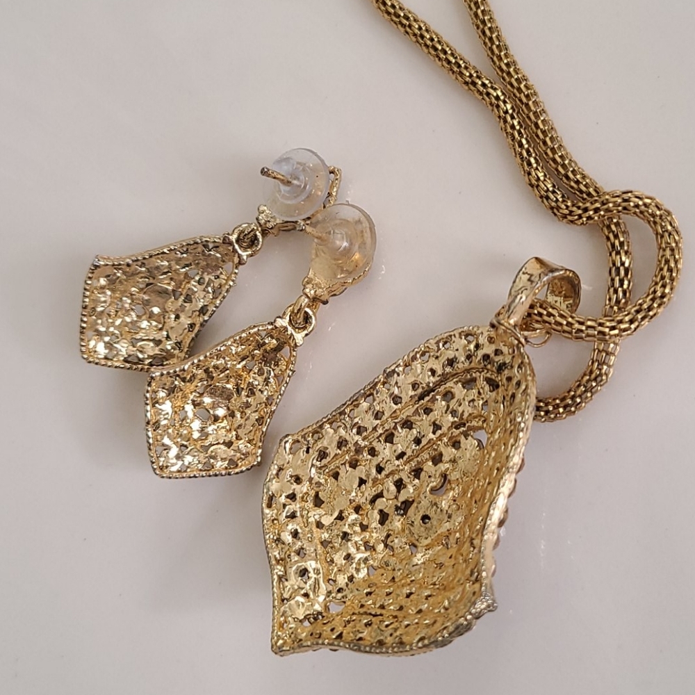 Necklace Set - Picture 7 of 9